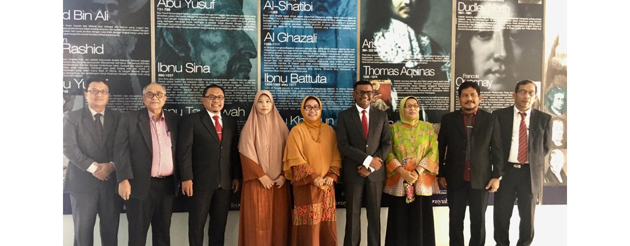 Foto Bersama Prof.Dr.Dra. Noermijati, SE, M.T.M.,CPHR