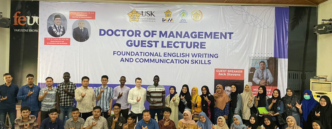Kuliah Tamu : Tingkatkan Kemampuan Menulis Karya Ilmiah